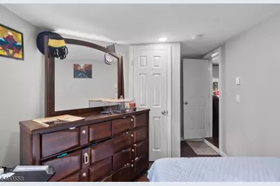 340 Lakeview Dr, Hampton Township, NJ 07860 - Photo 10