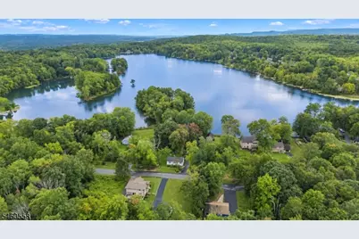 340 Lakeview Dr, Hampton Township, NJ 07860 - Photo 38