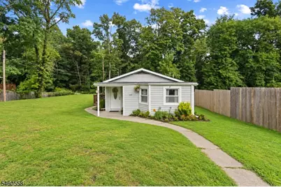 340 Lakeview Dr, Hampton Township, NJ 07860 - Photo 2