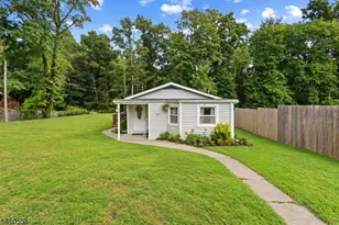 340 Lakeview Dr, Hampton Township, NJ 07860 - Photo 2
