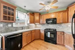 1135B Valley Rd, Wayne, NJ 07470 - Photo 4