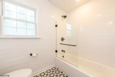 33 Waverly Ter, Bloomfield, NJ 07003 - Photo 16