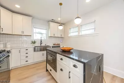 33 Waverly Ter, Bloomfield, NJ 07003 - Photo 8