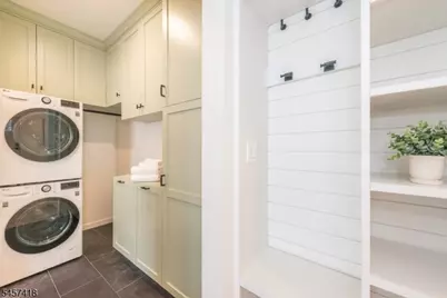 33 Waverly Ter, Bloomfield, NJ 07003 - Photo 10