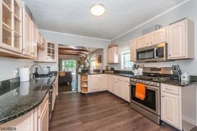 15 Washburn Pl, Caldwell, NJ 07006 - Photo 6