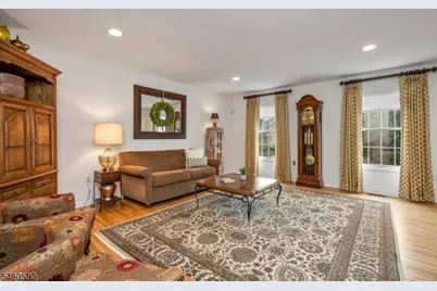 4 Moccasin Ct, Mahwah Twp., NJ 07430 - Photo 6