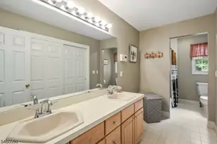 4 Moccasin Ct, Mahwah Twp., NJ 07430 - Photo 36