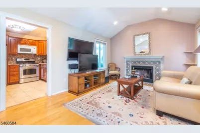 17 Constitution Ct, Montville Township, NJ 07045 - Photo 4