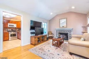 17 Constitution Ct, Montville Township, NJ 07045 - Photo 4