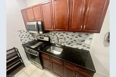 110 Peabody Pl #2, Newark, NJ 07104 - Photo 6
