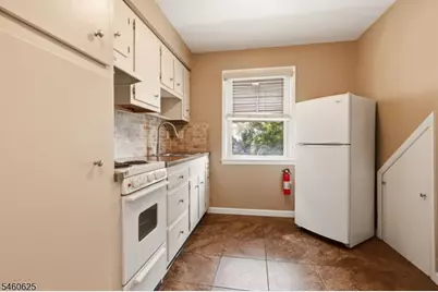 33 Willow Ave, Woodbridge Township, NJ 08830 - Photo 4