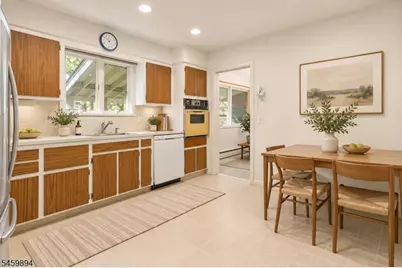 220 Walnut St, Livingston, NJ 07039 - Photo 10