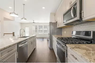 17 Gala Ct, Livingston, NJ 07039 - Photo 8