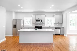 81 Belview Rd, Lopatcong Township, NJ 08865 - Photo 10