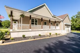 81 Belview Rd, Lopatcong Township, NJ 08865 - Photo 4