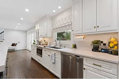 15 Almroth Dr, Wayne, NJ 07470 - Photo 14