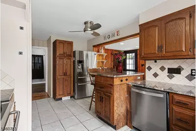 10 Cayuga Trl, Wayne, NJ 07470 - Photo 6