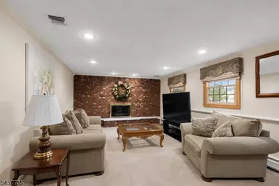 2 Tanglewood Dr, East Hanover Township, NJ 07936 - Photo 16