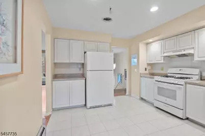 2 Tanglewood Dr, East Hanover Township, NJ 07936 - Photo 6