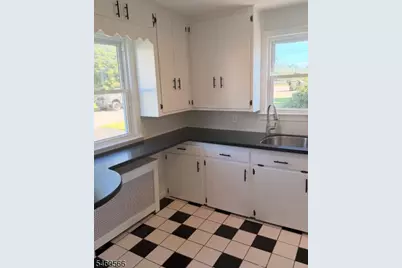 9 Hunter St, Roxbury Township, NJ 07876 - Photo 4