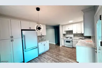 35 Fiat Ave, Woodbridge Township, NJ 08830 - Photo 4