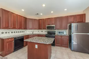 121 Turlington Ct, Livingston, NJ 07039 - Photo 4