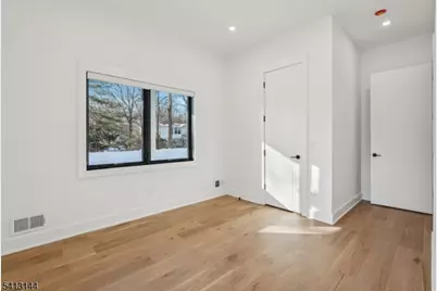 39 Billingsley Dr, Livingston, NJ 07039 - Photo 14
