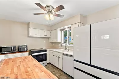 2 Crescent Rd, Hopatcong, NJ 07843 - Photo 12