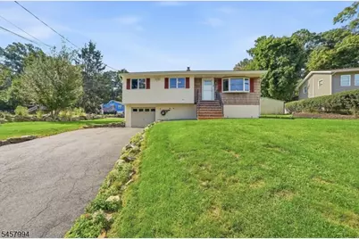 2 Crescent Rd, Hopatcong, NJ 07843 - Photo 2