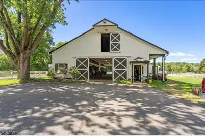 70 Sutton Rd, Tewksbury Township, NJ 08833 - Photo 14