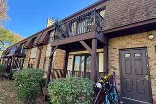 910 N Oaks Blvd, North Brunswick Township, NJ 08902 - Photo 1