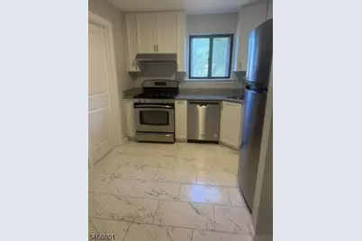 910 N Oaks Blvd, North Brunswick Township, NJ 08902 - Photo 6
