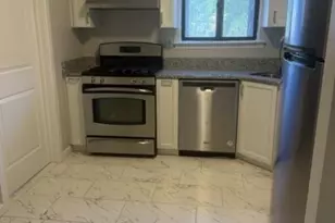 910 N Oaks Blvd, North Brunswick Township, NJ 08902 - Photo 6