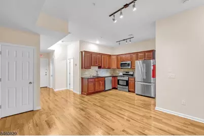 267 Martin Luther King Blvd #2, Newark, NJ 07102 - Photo 4