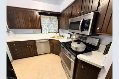 218 Pleasant Ave, Bergenfield, NJ 07621 - Photo 6