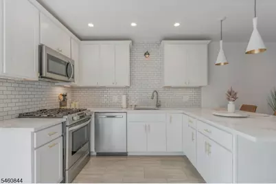 416 Willow Ct, Raritan Township, NJ 08822 - Photo 8