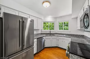 5 Evans Ct, Bedminster Township, NJ 07921 - Photo 8
