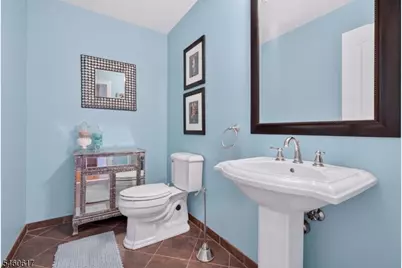 7 Christina Ct, Fairfield, NJ 07004 - Photo 32