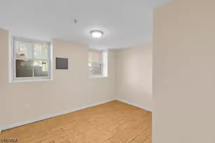 273 Martin Luther King Blvd, Newark, NJ 07102 - Photo 8