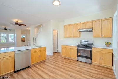 55 Thompson St, Raritan, NJ 08869 - Photo 12