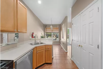 111 Cardigan Ct, Parsippany, NJ 07054 - Photo 12