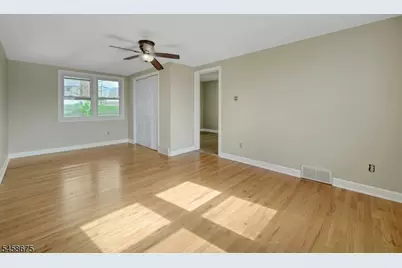 18 Plymouth Ct, Bloomfield, NJ 07003 - Photo 10