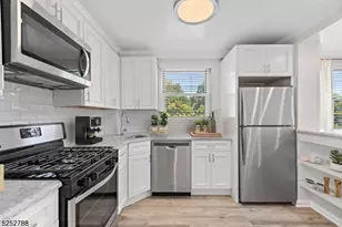 36 Hawthorne Pl, Montclair, NJ 07042 - Photo 6