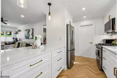 12 Wedgewood Dr #13, Verona, NJ 07044 - Photo 6