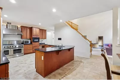 8 Pring Ct, West Orange Township, NJ 07052 - Photo 10