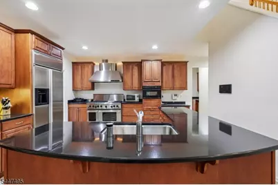 8 Pring Ct, West Orange Township, NJ 07052 - Photo 8