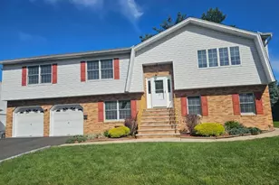 5 Cozy Glen Ct, Saddle Brook Township, NJ 07663 - Photo 1