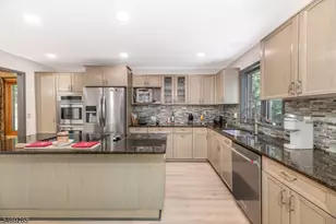 33 Radcliffe Dr, Sparta Township, NJ 07871 - Photo 14