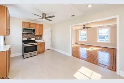 9 Vernon Ave #3, Newark, NJ 07108 - Photo 4