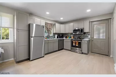 990 Croton Rd, Franklin Township, NJ 08867 - Photo 4
